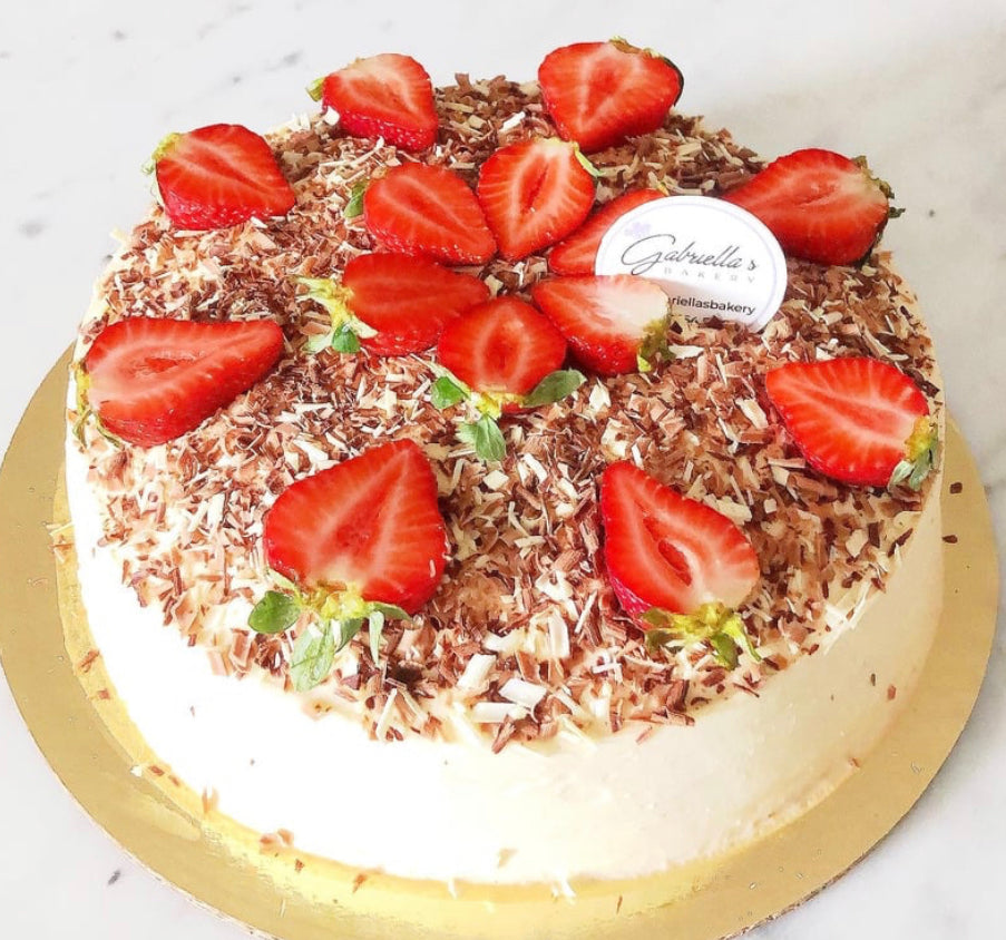 Pastel 3 Leches con Fresas y Choco